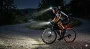 Où fixer ses lampes vélo ? Le guide pour optimiser votre champ de vision